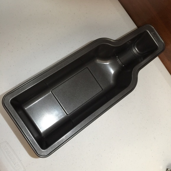 Wilton Bottle-Shaped Novelty Cake Pan